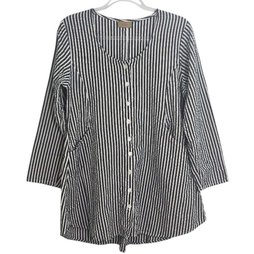 Tulip Seersucker Stripe Tunic Top With Front Pockets Button Front Medium